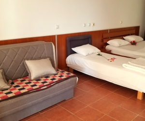 Dhomë e rehatshme familjare: Shtrat dopio, krevat i vetëm, krevat dopio divan